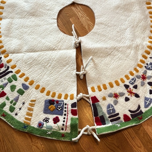 Anthropologie-Folk Tree Skirt NWT - Picture 12 of 16